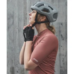 POC Agile Short Glove - Uranium Black -Sport Style Shop poc agile short glove 1002 uranium black 2 1 1224014