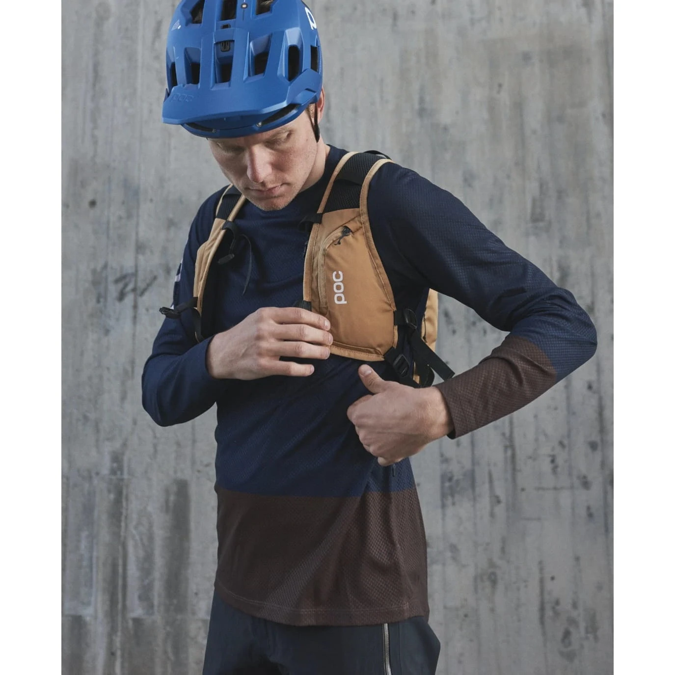 POC MTB Pure LS Jersey - Tourmaline Navy/Axinite Brown 3 POC MTB Pure LS Jersey - Tourmaline Navy/Axinite Brown - Image 3